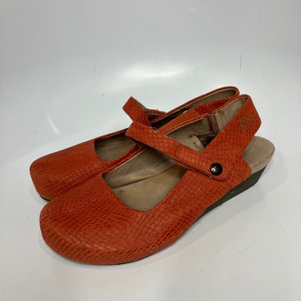 OTBT Springfield wedge sling back clog orange textured‎ leather women's size 8.5